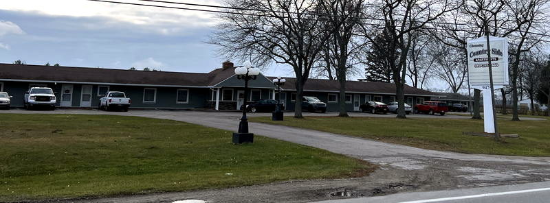 Colonial Motel - Dec 11 2022 Photo (newer photo)